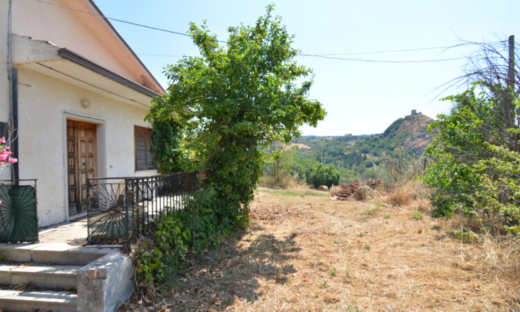 Casa indipendente con terreno a Rocca San Felice 2602 - Tutte le immagini