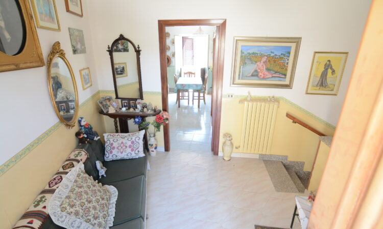 Casa con entrata indipendente a Castelfranci 2603 - Tutte le immagini