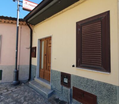 Casa con entrata indipendente a Castelfranci 2603