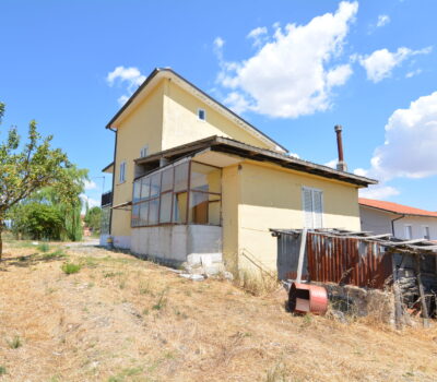 Casa indipendente con terreno a Guardia Lombardi 2607