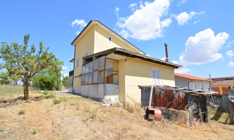 Casa indipendente con terreno a Guardia Lombardi 2607 - Tutte le immagini