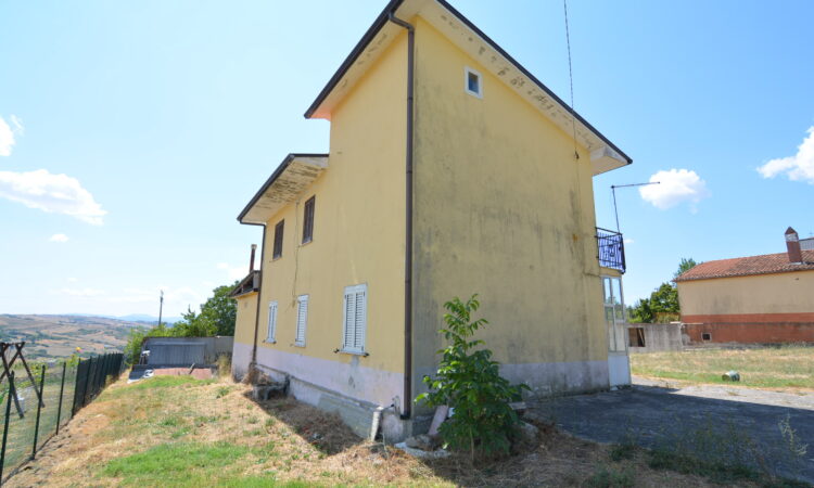 Casa indipendente con terreno a Guardia Lombardi 2607 - Tutte le immagini